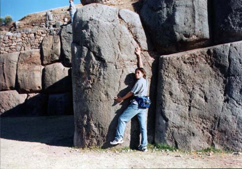 こんなでかい石をどうやって・・・　　～ペルー～