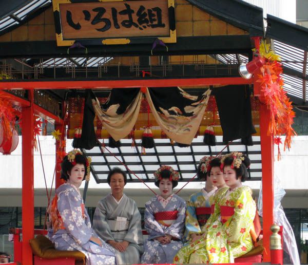 いろんな思いが交錯【上山市 踊り山車】