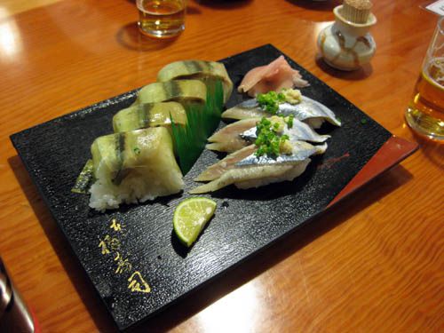 サバ押し寿司とサンマはうまかった【大阪　本福寿司】