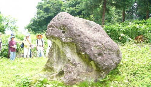 2009/04/04 08:11/大石の化け石（七不思議）