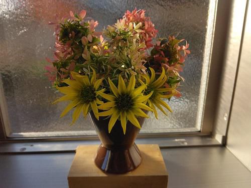 《バラ庭》ばーばの庭遊び・・寄せ植え終わるころは暗く・・・