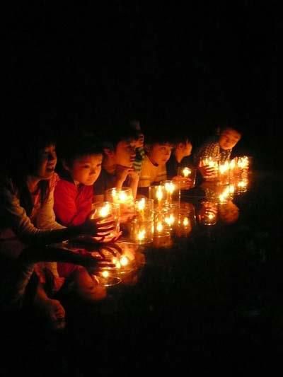 「森の休日」でキャンドル作り