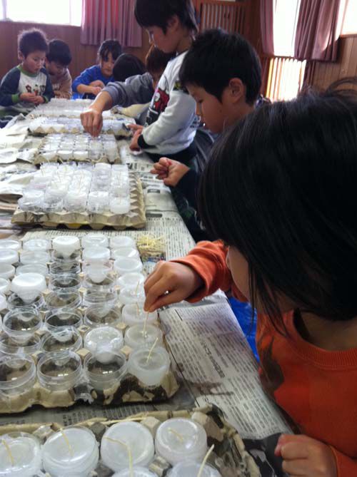 たつのこ保育園で1.17へキャンドル作り