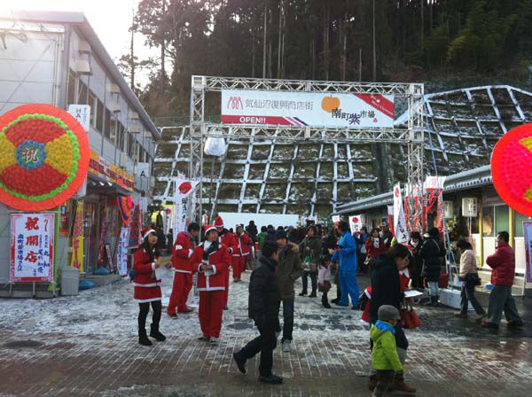 気仙沼復興商店街OPENイベントでキャンドル作り