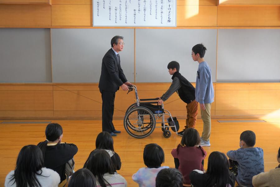 思いが形に！車椅子贈呈式！