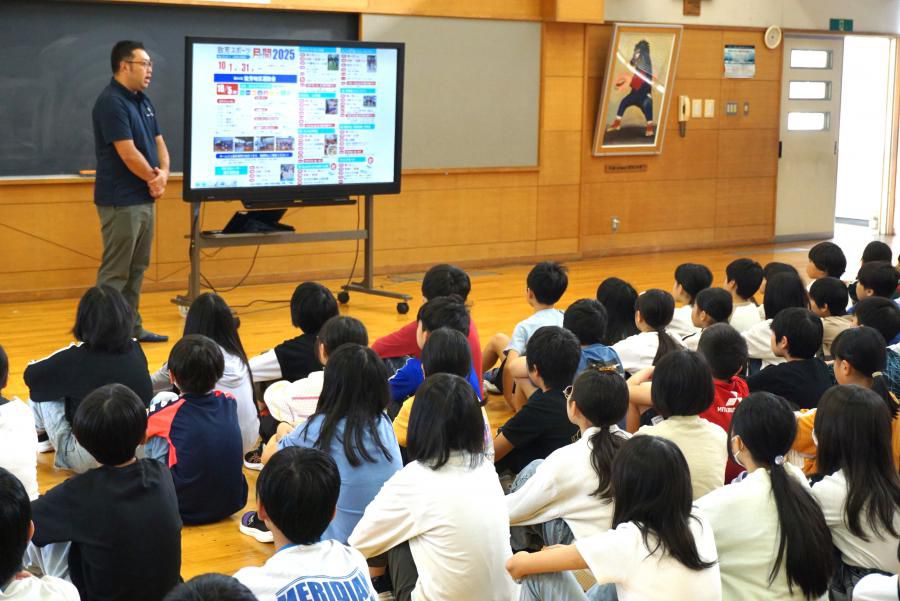 全校朝会でコミセン事業の紹介！