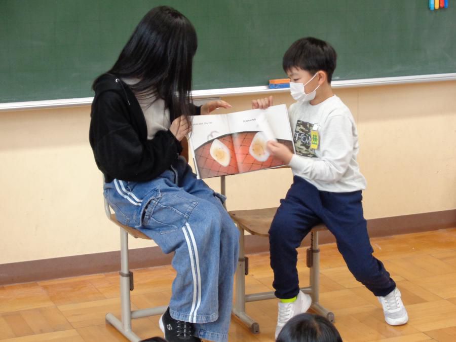 図書委員による読み聞かせ！