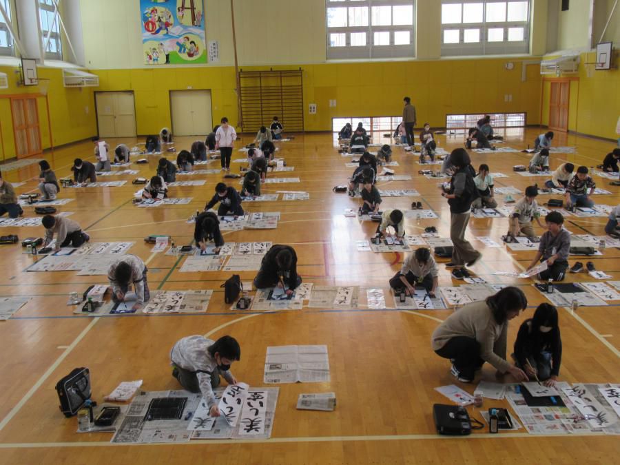 筆先まで心を込めて、書初め会！