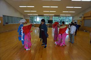 9/28（木）＃７５５　少年少女五十川獅子踊りの衣装合わせを行いました。