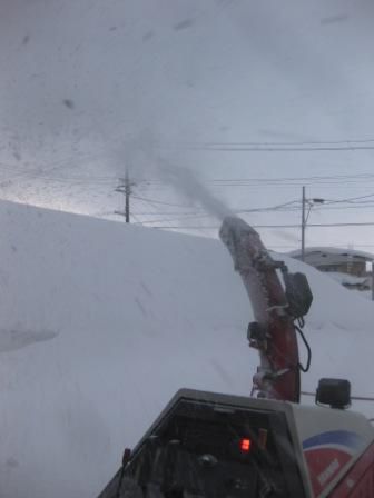 吹雪が治まり