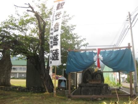２８　福島県喜多方市　熱塩小学校脇の草木塔