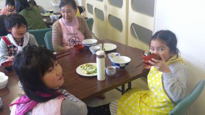 平成２７年最後の事業報告「子ども料理講座」「ラダリアクリスマスパーティー」