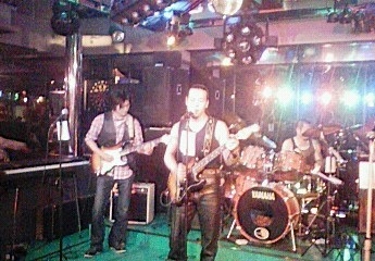 LIVEפβ