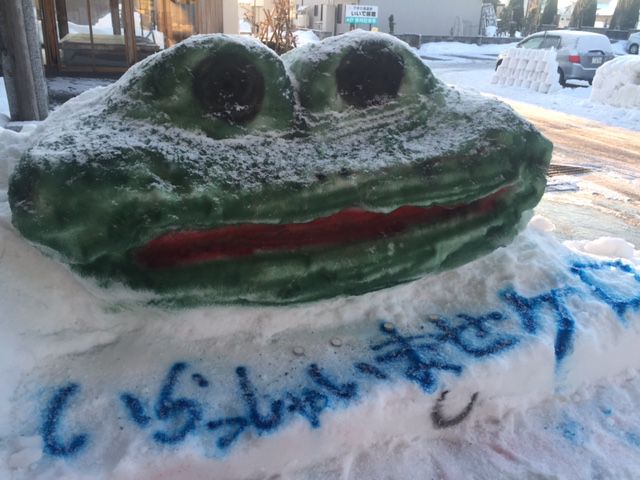高校生ボランティア制作の雪像