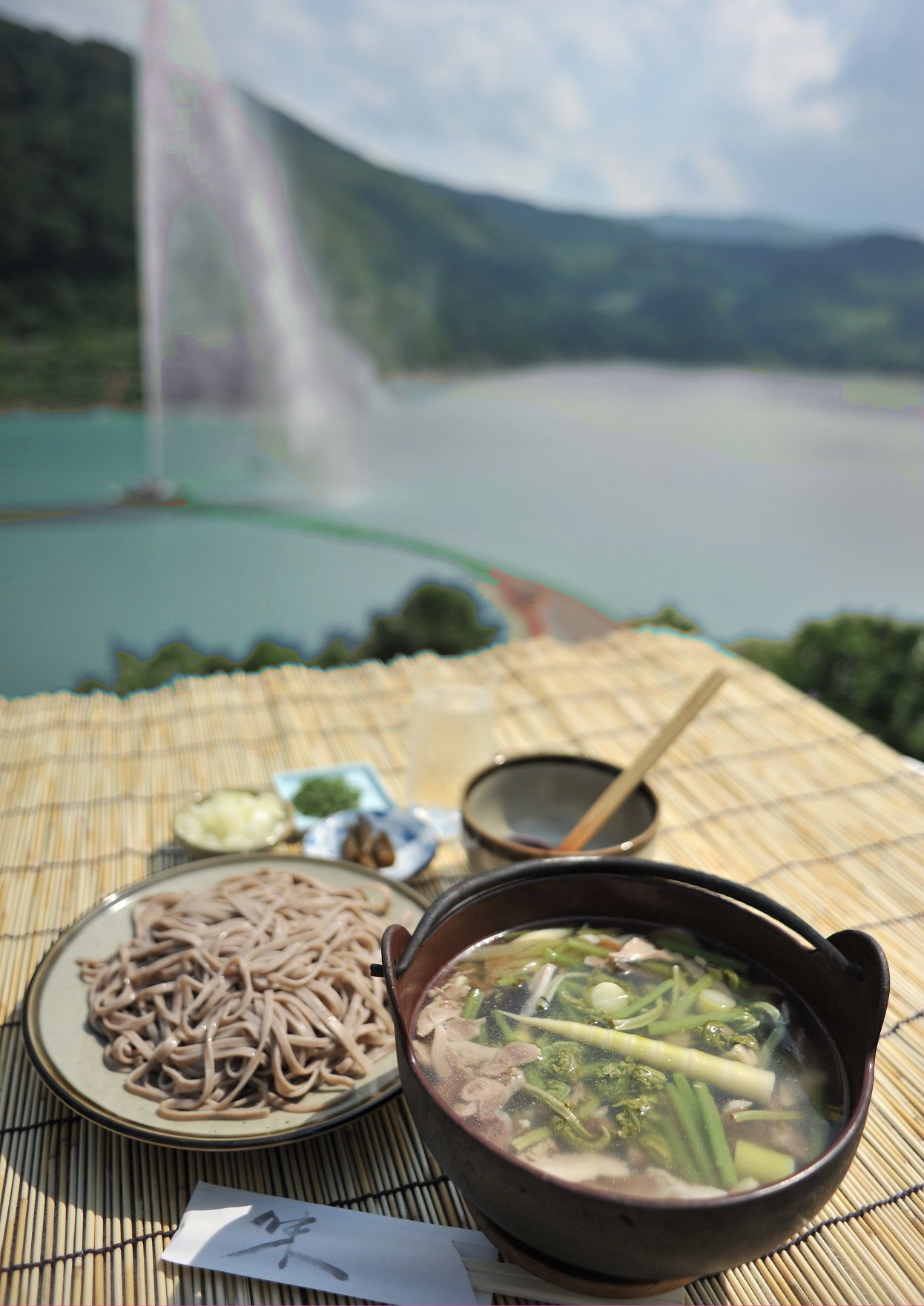 新登場！　冷たい月山山菜そば