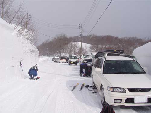 駐車場で