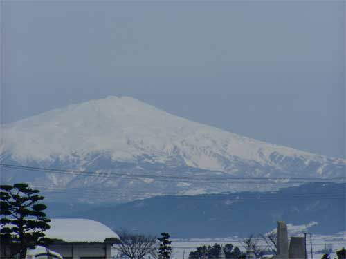 車より鳥海山