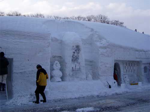 「雪旅籠の灯り」オープン間もなく