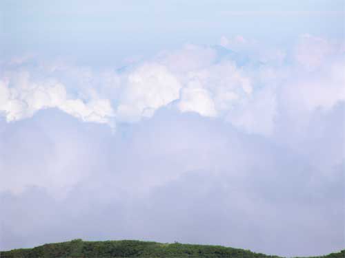 積乱雲の向こうに