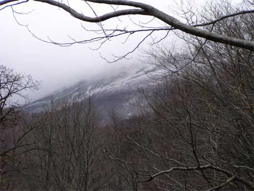 姥ヶ岳は今日雪