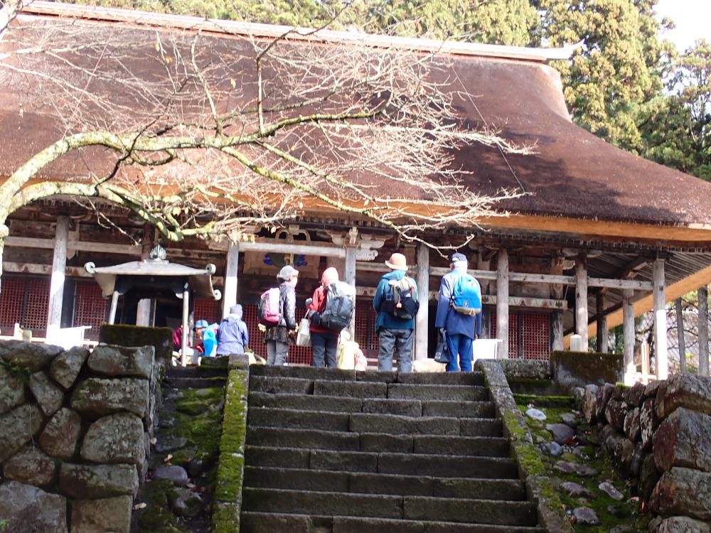 国宝阿弥陀物を内蔵　本堂に礼拝