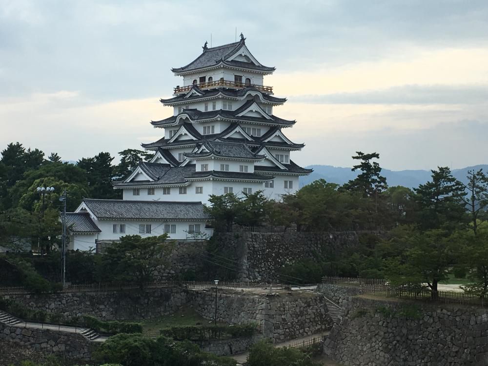 出張の合間に辿る夏の城