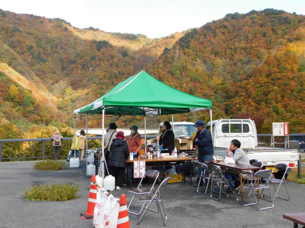 10月31日土曜日　長井ダム百秋湖まつりに出店しました