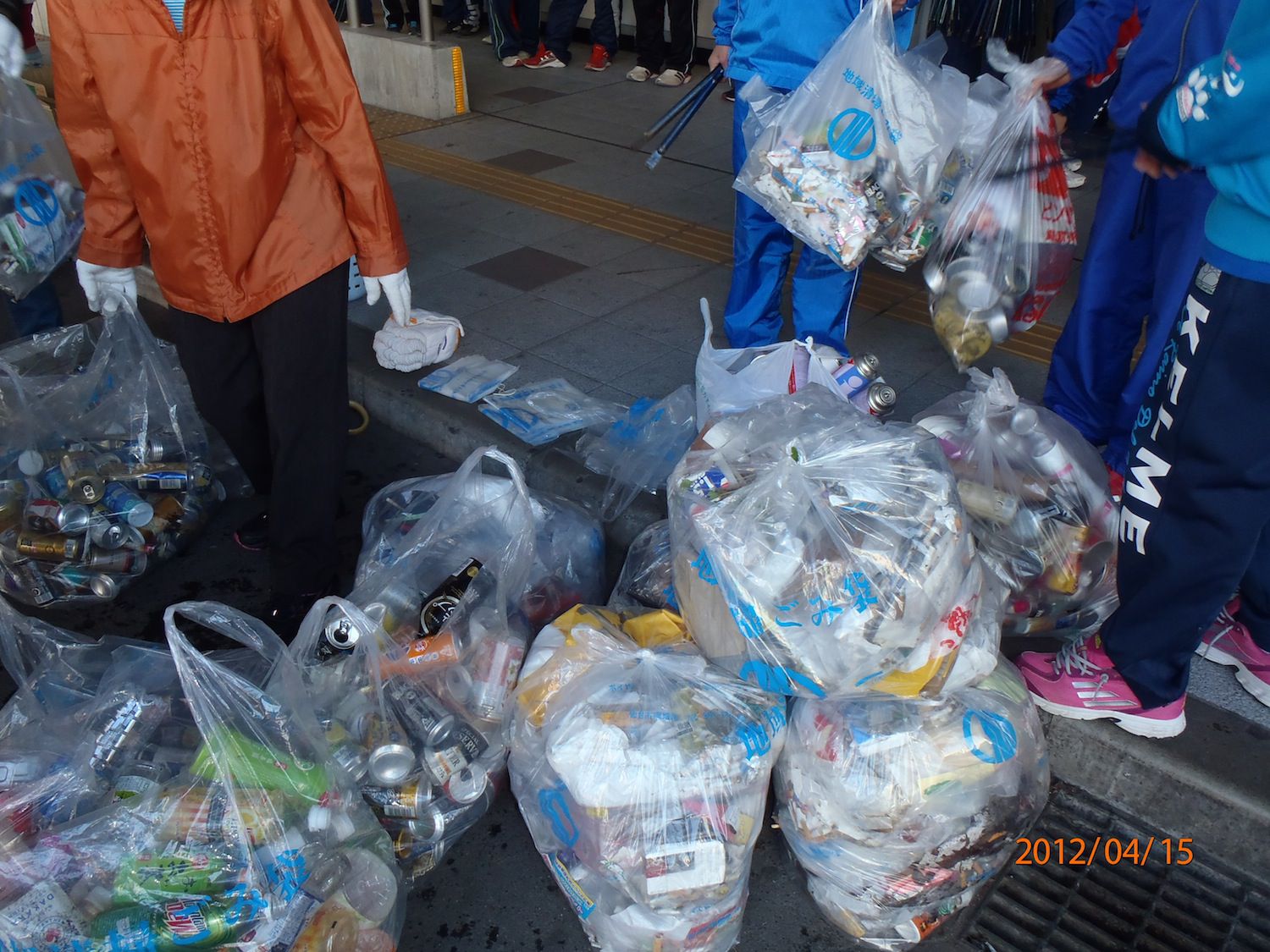 2012年12月　仙台駅前清掃