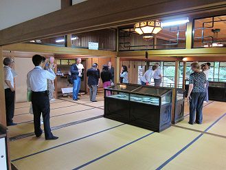 5ヶ国の在京大使館員らが来館！