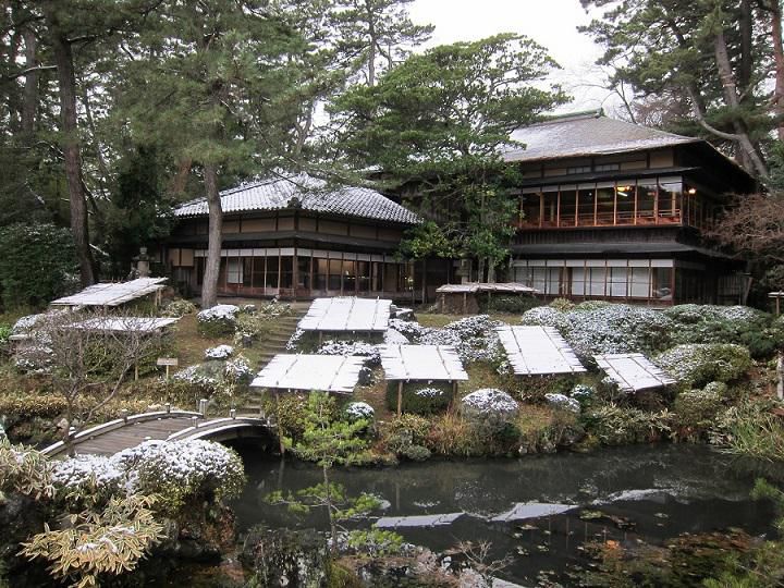 鶴舞園に雪