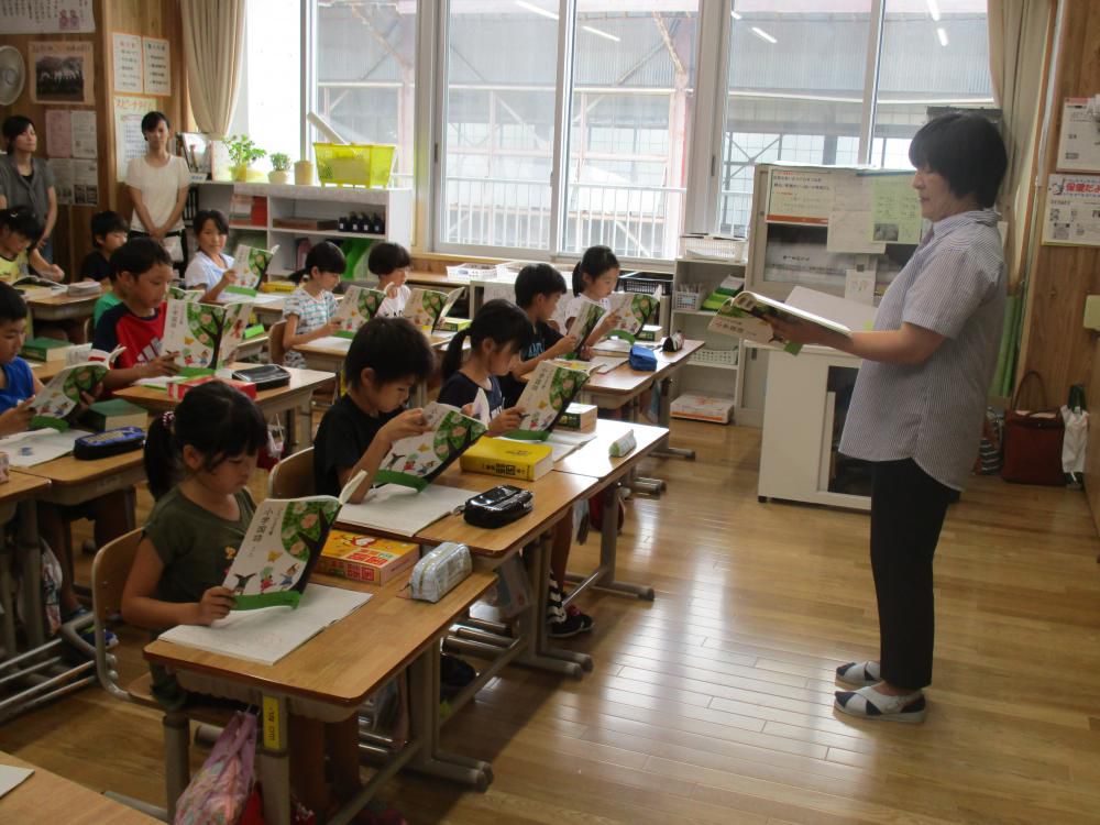 授業参観・鉛筆の持ち方研修会が行われました。