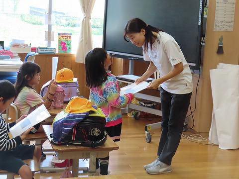 通知表配付　　グラウンド整備