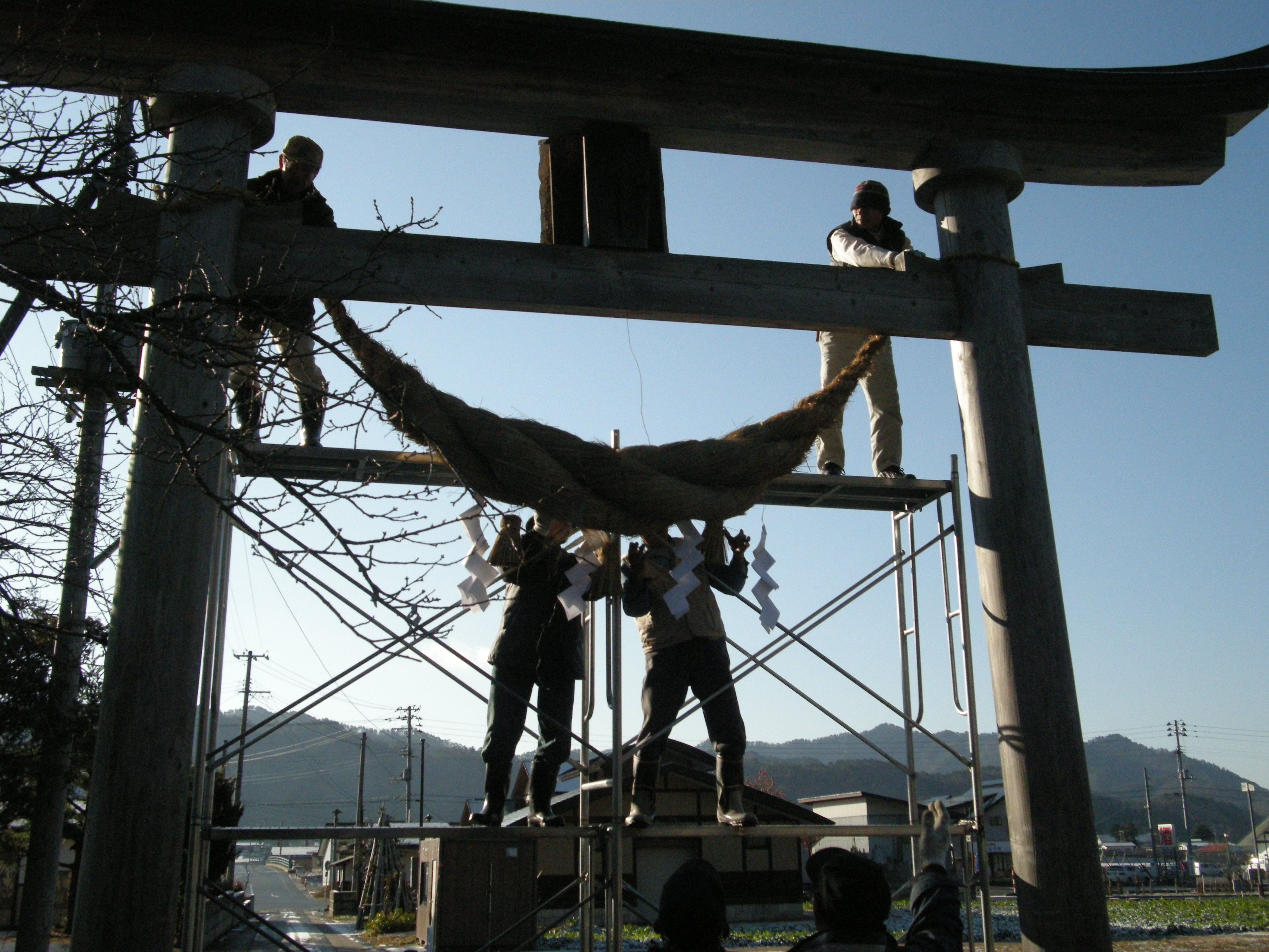 注連縄架け替え