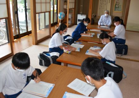 飯豊中学校１年生６名が総合学習で東部地区公民館へ来館