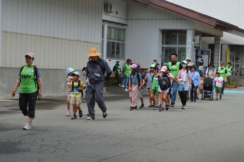 白椿ウオークしま～す。（白椿地区公民館）