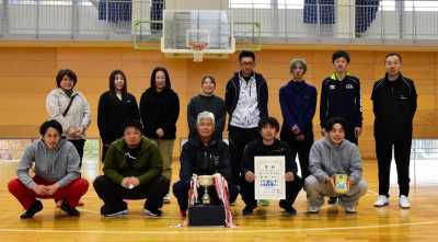 町のバレーボール大会で東部が優勝