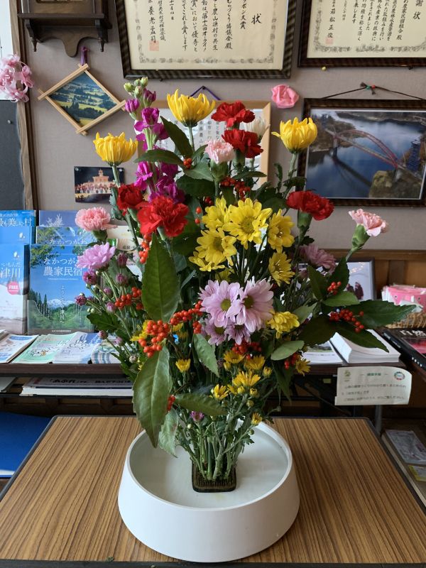 お正月の生け花を寄贈いただきました。