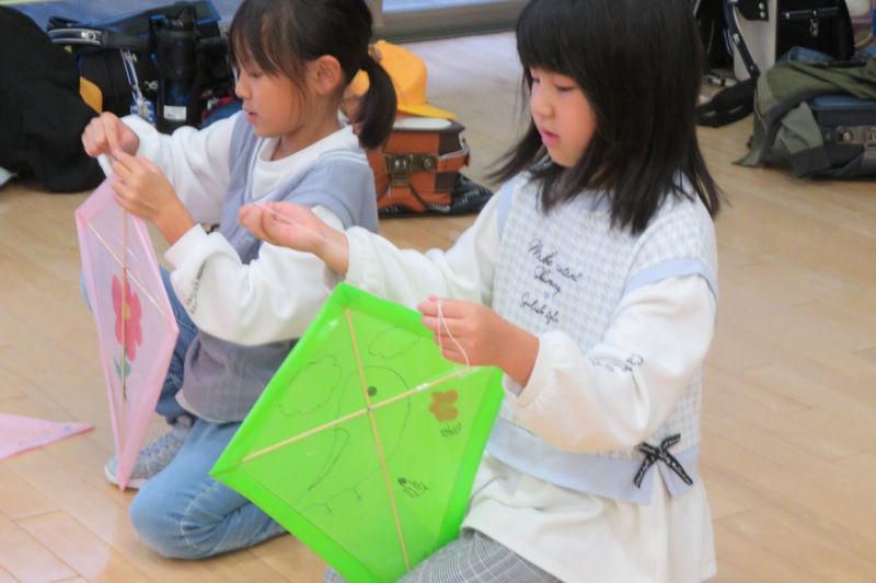 放課後教室凧作りに挑戦（白椿地区公民館）