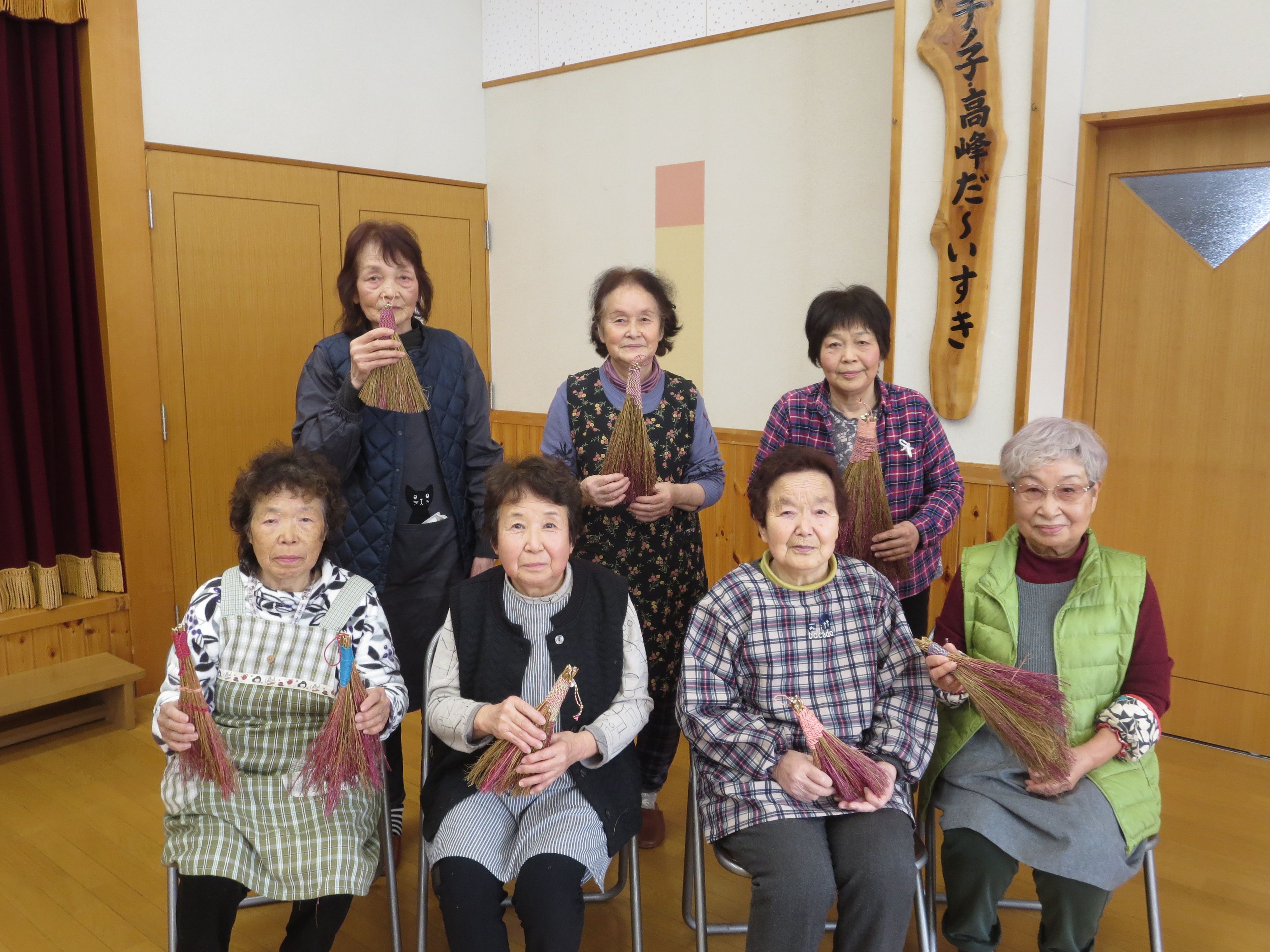 コキアでほうきづくり・さわやかクラブ(西部地区まちづくりセンター)