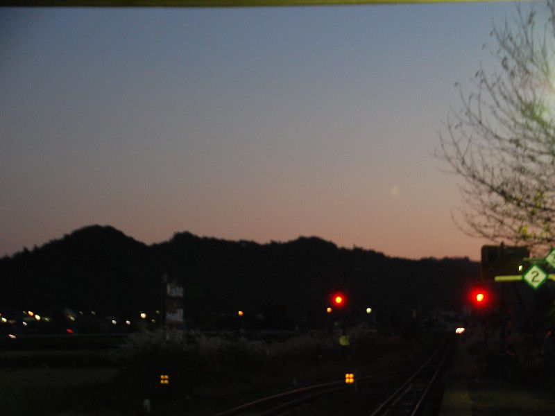 夕暮れ時の椿駅