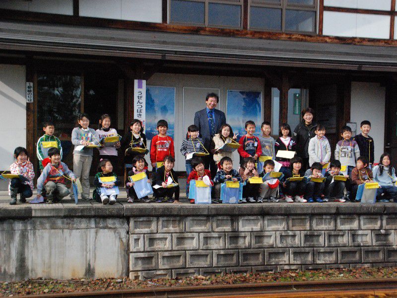 駅に小学生がやってきた♪