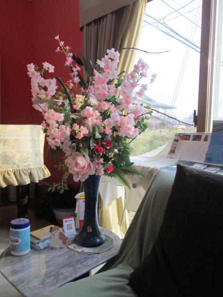 dot saku中川さんが、２０２２年3月のお花を持ってきてくださいました。