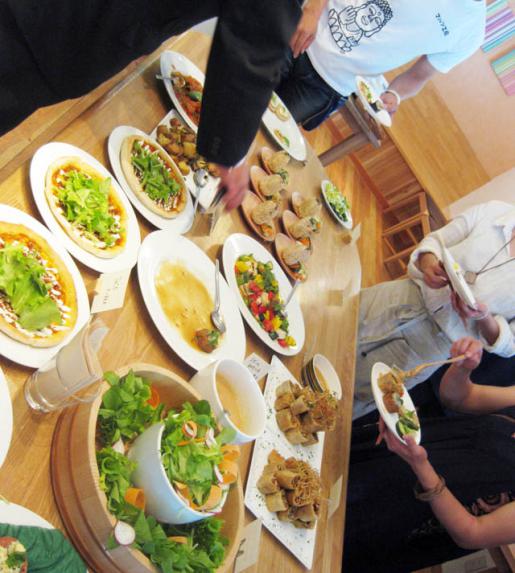 2010/06/03 18:24/どんどんお料理が運ばれてきます!