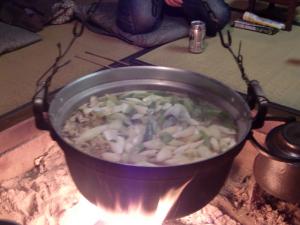 「燻されて芋煮会」の画像