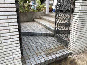 「玄関ポーチタイル補修工事」の画像