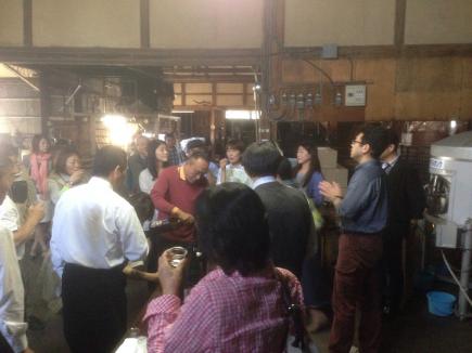 2015/05/08 05:12/杜氏説明が始まるや否や試飲がさっそく‼︎(≧∇≦)