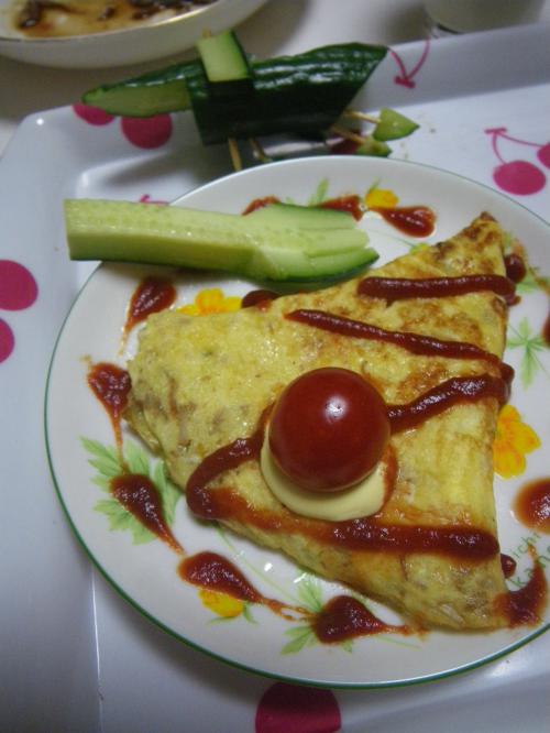 「オムレツとキュウリのスプーン」の画像