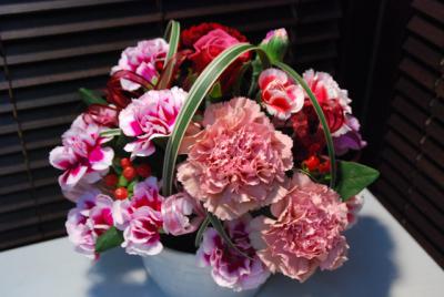 「明日21日は、毎月恒例のフラワーアレンジメント教室開催です!」の画像