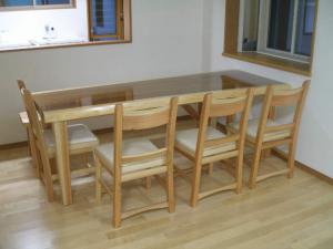 ¡Ö¡Ú¥×¥ì¥¼¥ó¥È¡Û¥À¥¤¥Ë¥ó¥°¥Æ¡¼¥Ö¥ë4¿Í¤¬¤±¥¤¥¹¤È¥Æ¡¼¥Ö¥ë¤Î¥»¥Ã¥È¡×¤Î²èÁü