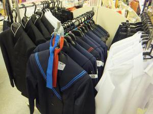 「長井南北中学校男女制服のご注文承ります」の画像